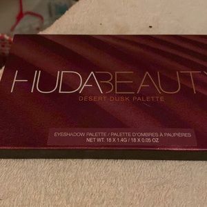 Huda Beauty Desert Dusk Palette